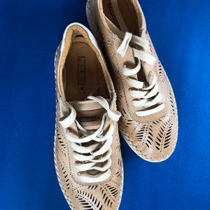 Pikolinos laser cut leather sneaker size 39